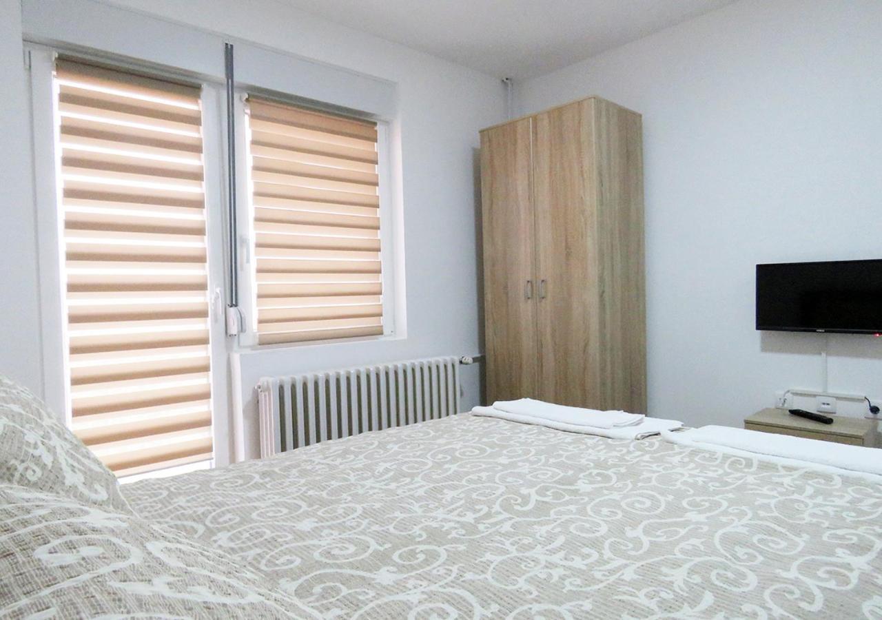 Akvarius Ni Exterior foto